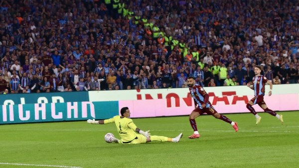هاتريك محمد صلاح .. طرابزون سبور يسحق جالاتاسراى 4-0 في الدوري التركي
