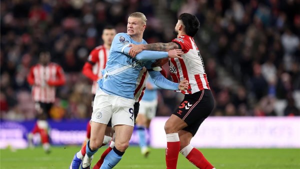 الدوري الإنجليزي .. مانشستر سيتي يتفوق على سندرلاند 3-2 في الشوط الأول