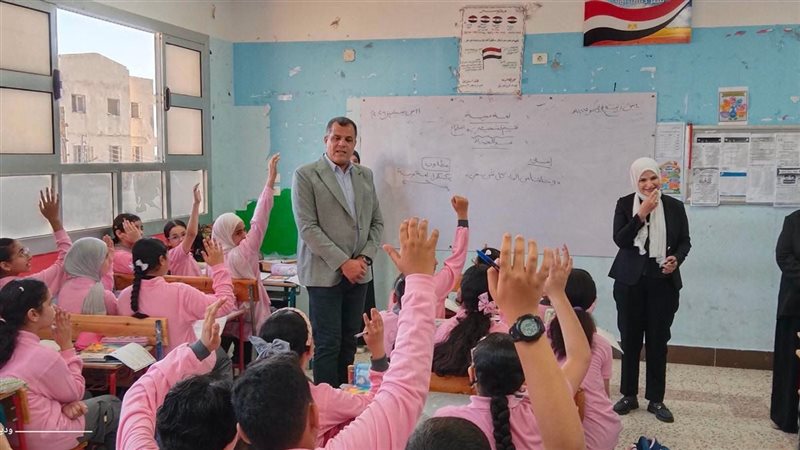 مدير تعليم دمياط يتفقد مدارس عزبة البرج ويشدد على الانضباط