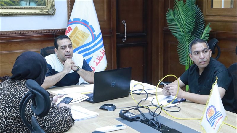 بتقنية الكونفرانس، نائب محافظ قنا يتابع ملفات التصالح والمتغيرات المكانية بالمراكز والمدن