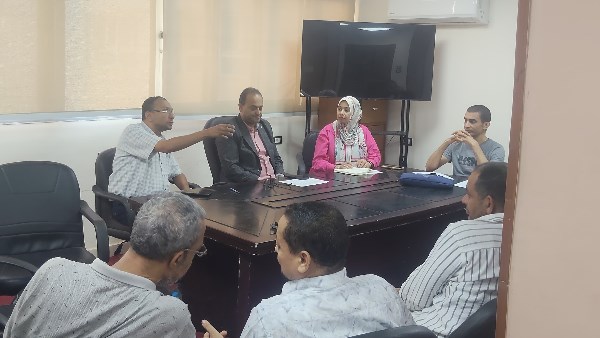 صحة قنا تناقش دعم خدمات تنظيم الأسرة وتغطية عيادات النساء بالفِرق الطبية