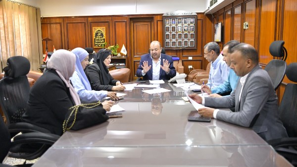 محافظ قنا يوجه بدعم الطلاب الفائزين في تحدي القراءة العربي