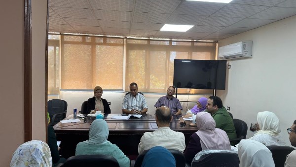 صحة قنا تجتمع بمسؤولى «100 يوم صحة» لمتابعة مؤشرات الأداء وتذليل المعوقات