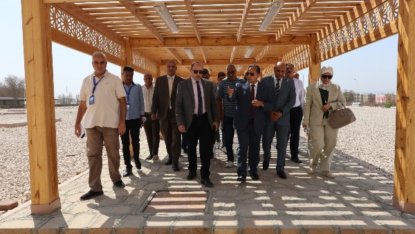 رئيس جامعة قنا يتابع انتظام العمل بالإدارات المركزية استعداداً للعام الجديد
