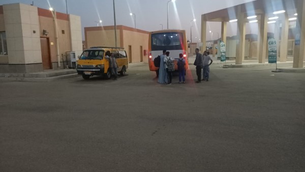 انضباط كامل في حركة الركاب بمجمع المواقف الجديد في قنا