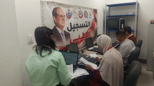 الكشف على 745 مواطنًا خلال قافلة طبية لصحة قنا بقرية عليقات قوص 