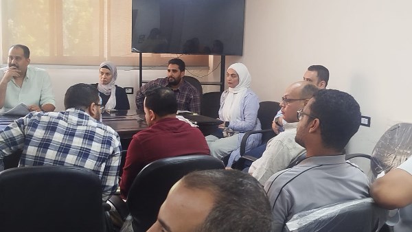 العلاج الحر بصحة قنا يناقش تعزيز الرقابة على المنشآت الطبية الخاصة