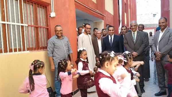 نائب محافظ قنا يتابع انتظام وانضباط العملية التعليمية بعدد من المدارس