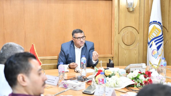 محافظ قنا: سرعة التنسيق بين الجهات المعنية لاستكمال تنفيذ مشروع “حيّنا”