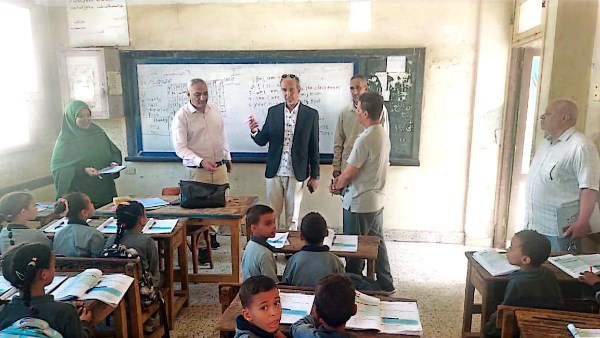 بسبب أزمة القراءة والكتابة.. إحالة مديري 6 مدارس وموجهي اللغة العربية بنجع حمادي للتحقيق