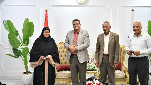 برعاية رئيس الجمهورية.. محافظ قنا يستقبل 5 فائزات برحلات عُمرة مجانية من «صندوق تحيا مصر» .. صور
