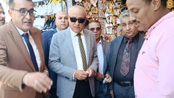 محافظ الأقصر يفتتح أول معارض «أهلًا مدارس» بإسنا بتخفيضات تصل إلى 40%