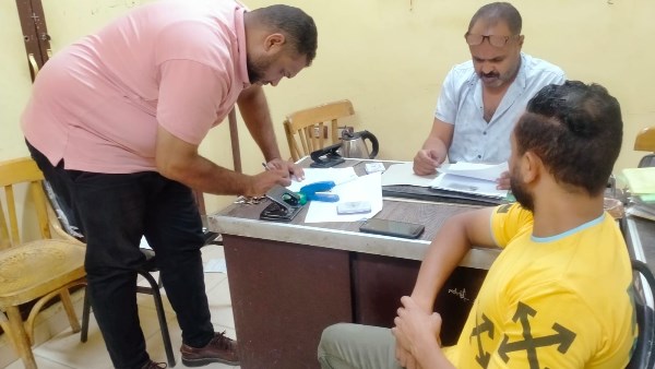صرف 30 ألف جنيه لعامل وإنهاء نزاعين وديا.. عمل الأقصر تفتش على 23 منشأة لحماية حقوق العمال