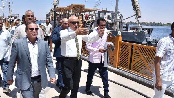 تطوير الكورنيش بإسنا وإصلاح مدخل المدينة و26 موقعا لمحطات رفع الصرف الصحي