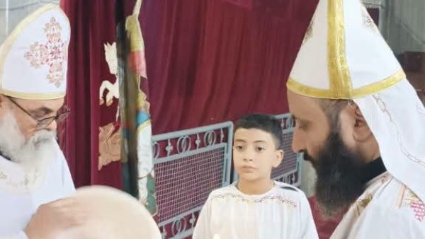 أطفال مار جرجس بأرمنت الحيط يشاركون في القداس الإلهي بالأقصر