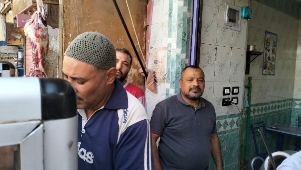 حملات تفتيش مفاجئة بالأقصر.. مراجعة أجور وعقود العاملين ومخالفات في منشآت بأرمنت
