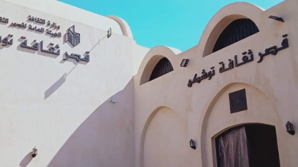 محافظ أسوان يتفقد المجمع الخدمي وقصر ثقافة توشكى نصر النوبة .. ويوجه بسرعة تلبية مطالب الأهالى ورفع كفاءة الإنارة