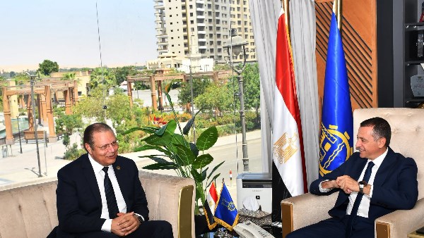 التأمين الصحي الشامل بأسوان.. مقترح بإنشاء مستفشيات في الجانب الغربي