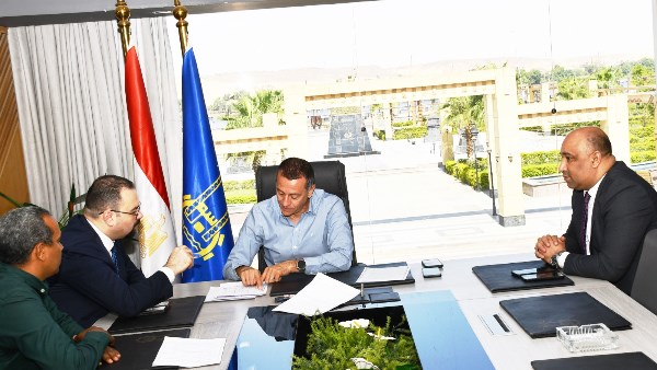 محافظ أسوان يوجه بسرعة تركيب جهاز الأشعة المقطعية بمستشفى كوم أمبو المركزى