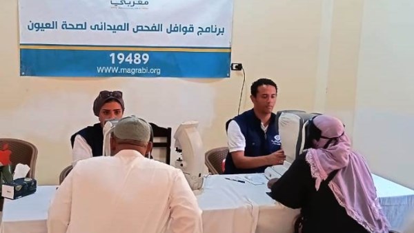 محافظ أسوان يتابع جهود القافلة الطبية المجانية للعيون بقرية الإمبركاب بنصر النوبة.. وإجراء الكشف على 400 حالة