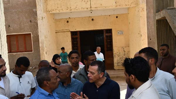 محافظ أسوان يتفقد مركز شباب مدينة إدفو.. ويوجه بمراجعة الموقف القانوني له