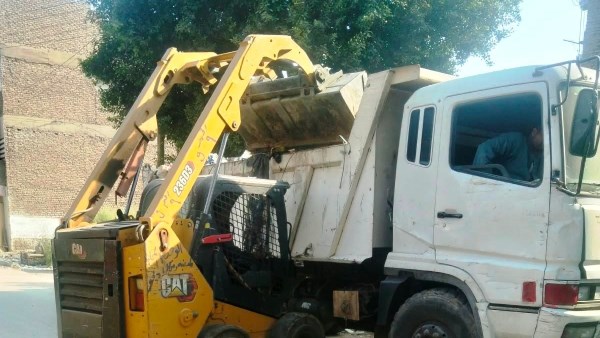 الوحدات المحلية بإدفو والسباعية يواصلون حملاتهم المكثفة للنظافة ورفع المخلفات بأسوان