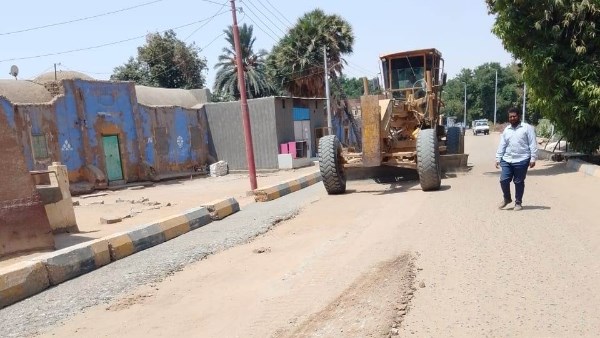 تمهيد الطريق الرئيسى بنجع المداب واستكمال أعمال مراجعة أعمال الكهرباء بقرية غرب أسوان