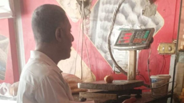 تحرير 81 محضرا في حملات تموينية بأسوان