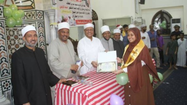 أوقاف أسوان تكرم حفظة القرآن الكريم بمسجد عمر بن الخطاب