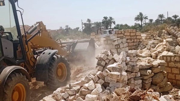 إزالة 47 حالة تعد بإدفو وأسوان والبصيلية