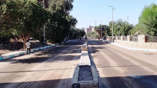 محافظ أسوان يوجه بتكثيف جهود النظافة ورفع المخلفات .. ومتابعة مشروعات المبادرة الرئاسية “حياة كريمة” بمركز نصر النوبة