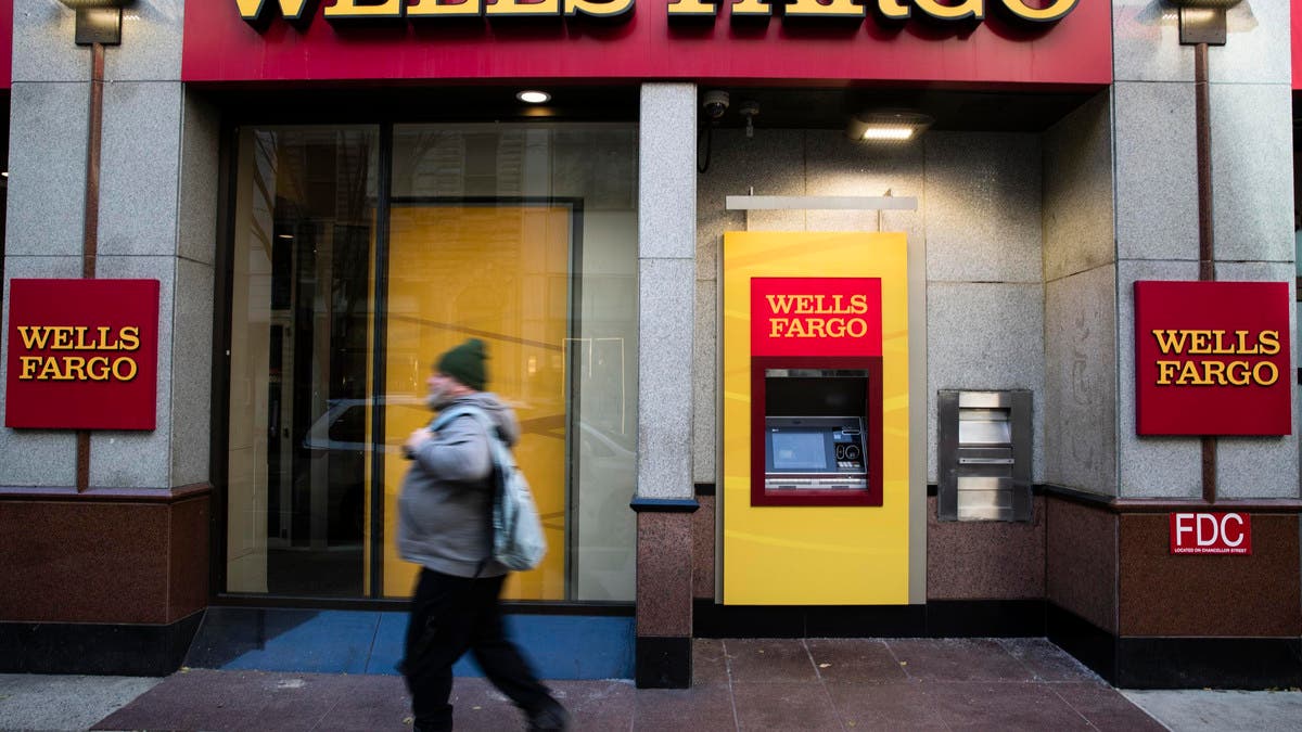 “ويلز فارغو” يخفض توقعاته لمؤشر S&P 500 إلى 7700 نقطة بنهاية العام 
