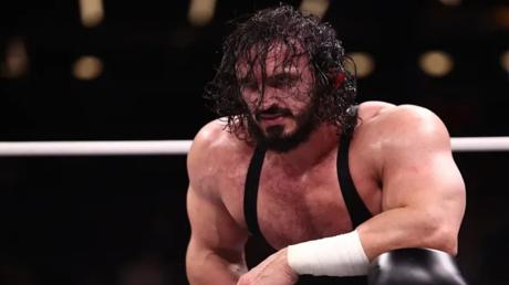 بشكل مفاجئ.. وفاة مصارع بريطاني بعد يوم واحد من مشاركته في عرض “AEW”