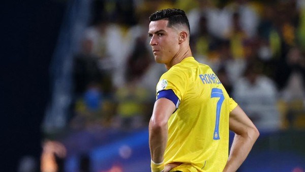 جيسوس يفاجئ رونالدو بقرار جديد.. تفاصيل أزمة الاتفاق بين مدرب النصر وقائده