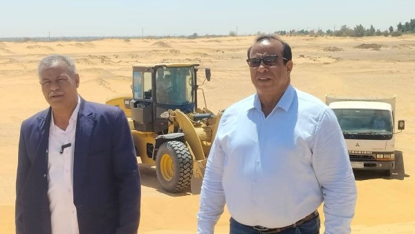 في مبادرة هي الأولى من نوعها.. دعم المدارس بالرمال الصفراء بمركز بلاط بالوادي الجديد