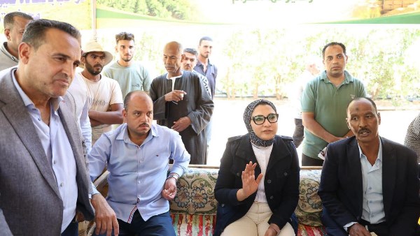 محافظ الوادي الجديد تعقد لقاء مع المزارعين والمستثمرين ببحيرة باريس
