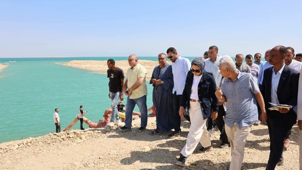 موجز أخبار الوادي الجديد.. المحافظ تتفقد أعمال الرفع المساحي لطريق باريس العوينات.. وإنشاء مدخل للبحيرة