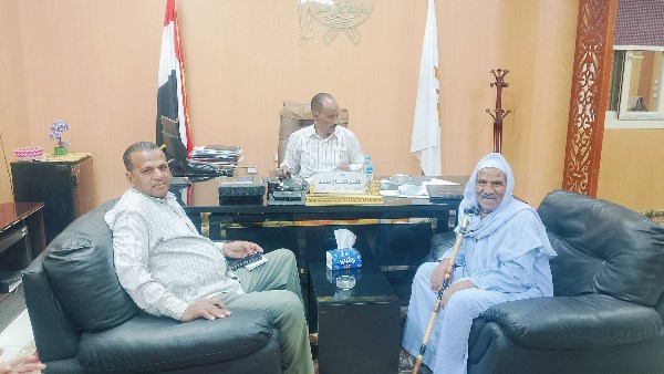 رئيس مركز باريس بالوادي الجديد يستقبل الفائزين برحلة العمرة ضمن «المحاربين القدامى»