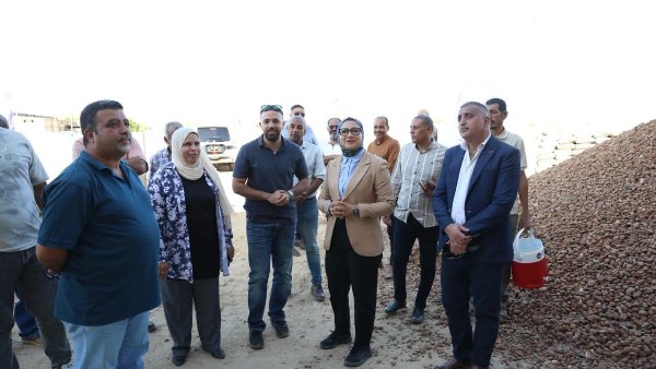 محافظ الوادي الجديد تتفقد أعمال إنشاء أحدث مصنع لتعبئة وتغليف التمور بالخارجة