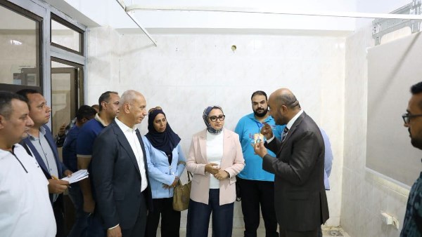 محافظ الوادي الجديد تتفقد أعمال القافلة الطبية المجانية بالفرافرة