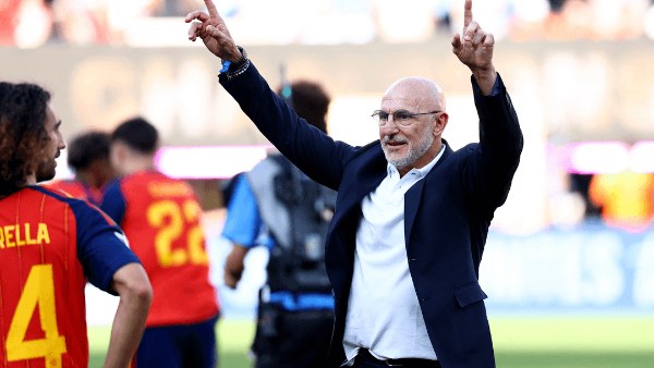 الاتحاد الإسباني يمدد عقد دي لا فوينتي مدربا للمنتخب حتى 2032