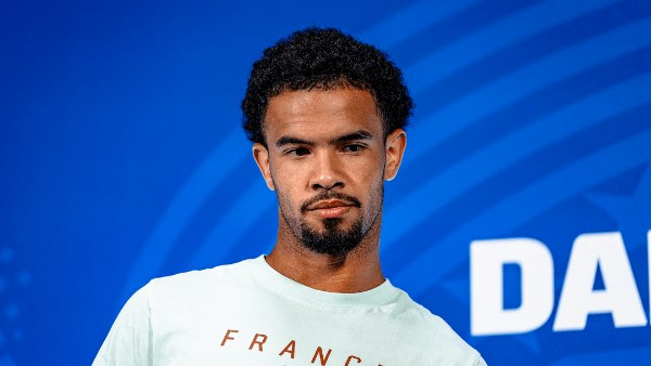 الإصابة تبعد إيمري عن منتخب فرنسا وماجنيس ينضم بديلا عنه