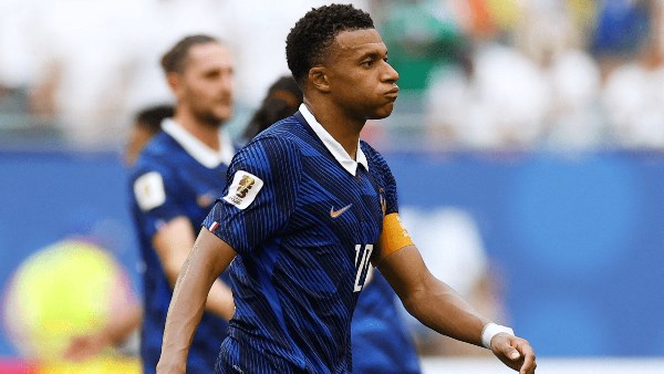 الإنفلونزا تُغيّب مبابي عن تدريبات منتخب فرنسا