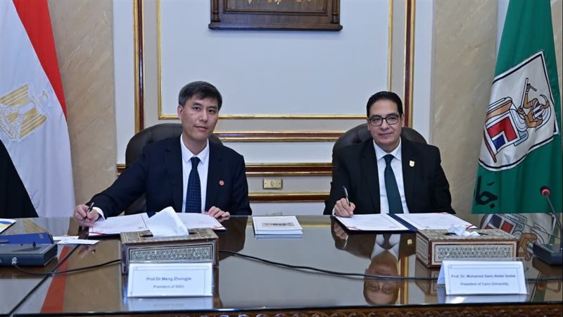 جامعتا القاهرة وشنغهاي للدراسات الدولية توقعان مذكرة تفاهم لإنشاء مركز للدراسات الصينية