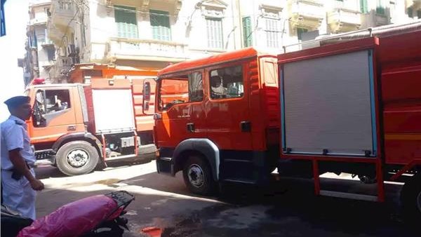 إخماد حريق داخل شقة تستخدم مخزنًا بمحطة الرمل في الإسكندرية