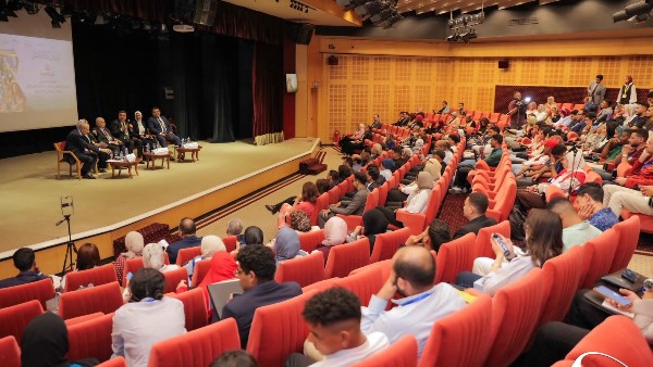 وزير الاتصالات الأسبق يطالب بإنتاج نماذج وطنية للذكاء الاصطناعي