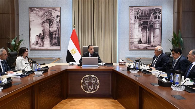 رئيس الوزراء يبحث جهود حصر الأراضي والتوسعات العمرانية بالساحل الشمالي الغربي