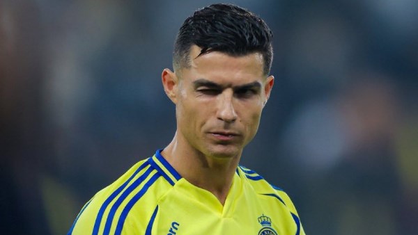 رونالدو ينتفض دفاعًا عن نيفيز: يجب منع هؤلاء الجماهير من دخول الملاعب
