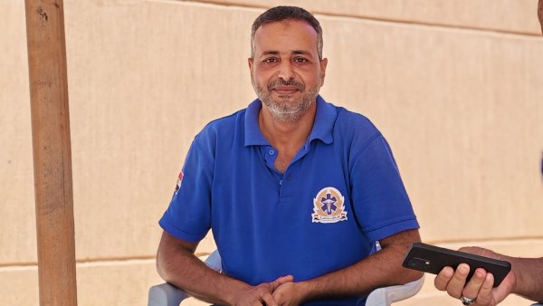 إنقاذ شاب من الغرق بشاطئ الغرام بمطروح.. توقف قلبه ونجح المسعفون في إعادته للحياة