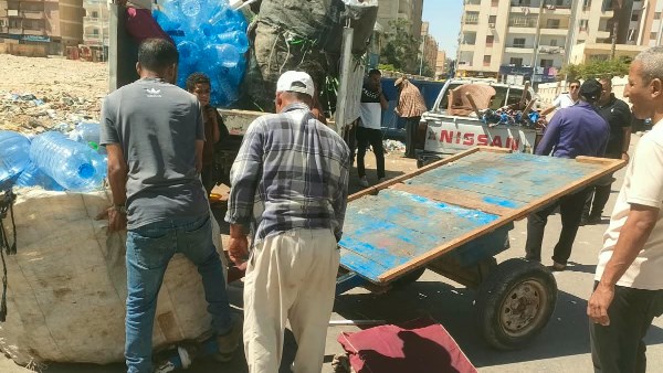 مرسى مطروح.. إزالة الإشغالات والأكشاك المخالفة أمام أسوار المدارس